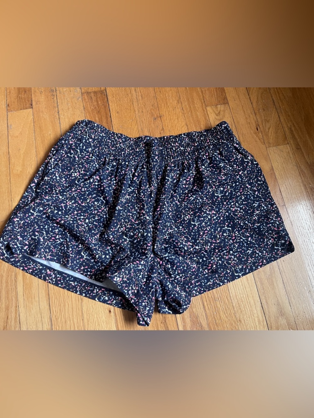 ATHLETA Weekender Mid Rise 3" Run Short Sz M Misha camo navy - Picture 2 of 12